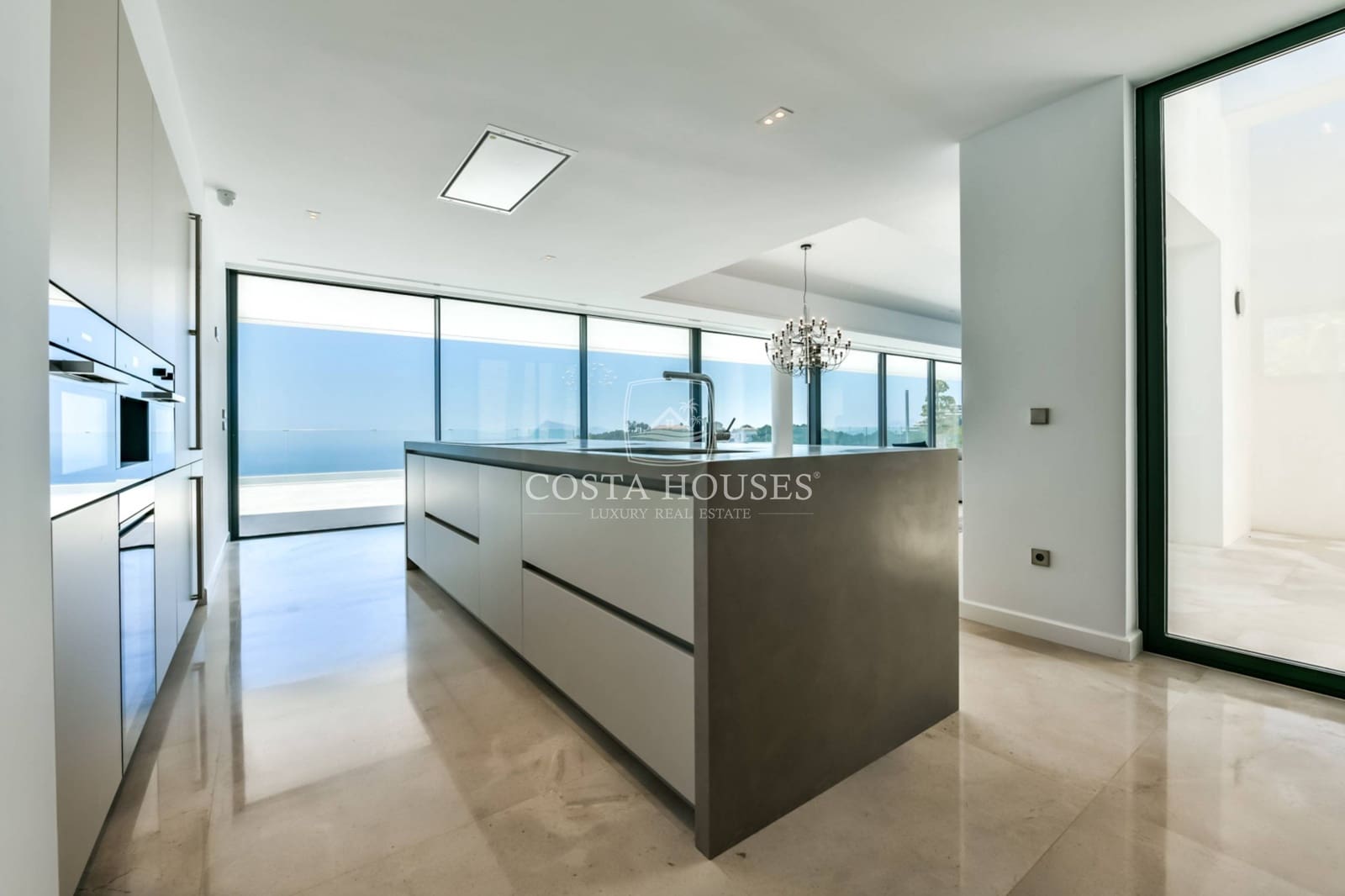 5 bedroom Villa for sale in Altea with pool garage - € 3,500,000 (Ref: 8864062)