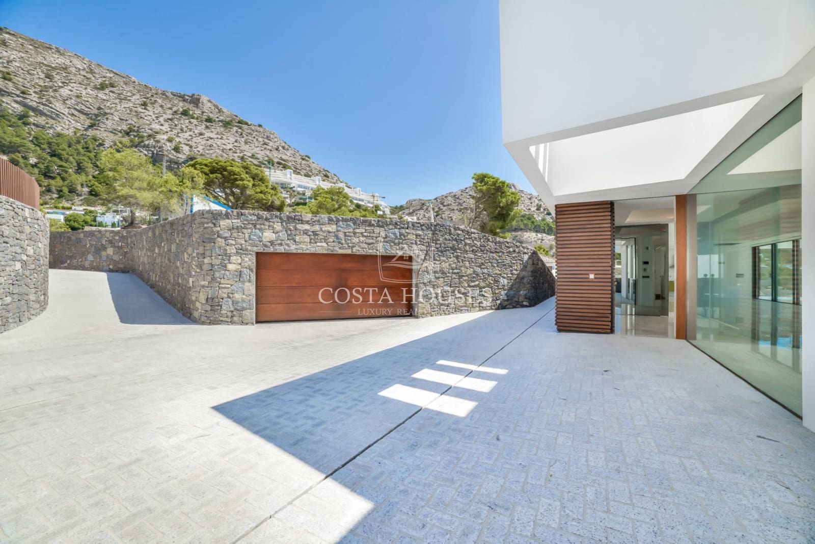 5 bedroom Villa for sale in Altea with pool garage - € 3,500,000 (Ref: 8864062)
