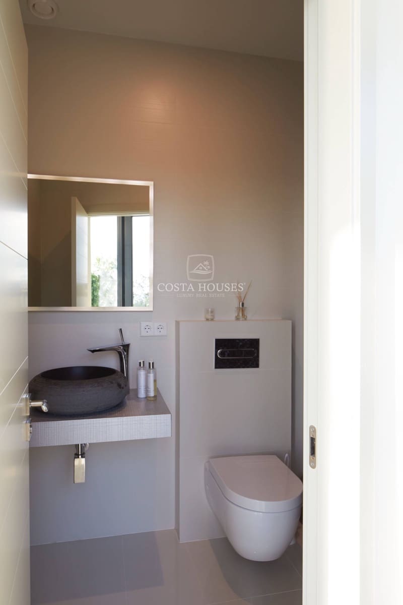 4 bedroom Villa for sale in Moraira with pool - € 3,750,000 (Ref: 8864069)