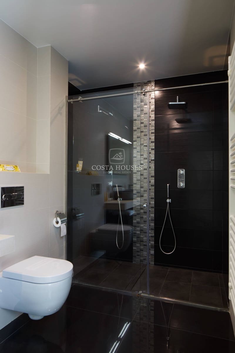 4 bedroom Villa for sale in Moraira with pool - € 3,750,000 (Ref: 8864069)