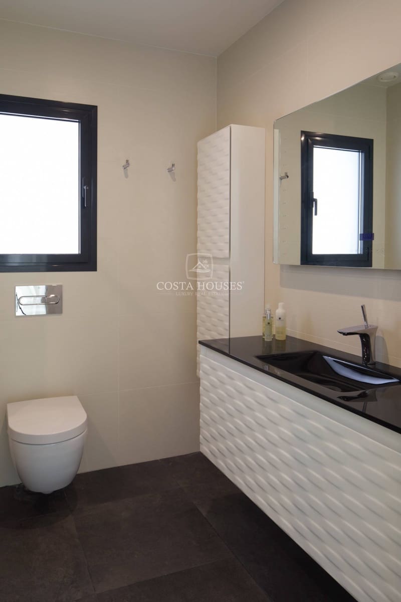 4 bedroom Villa for sale in Moraira with pool - € 3,750,000 (Ref: 8864069)