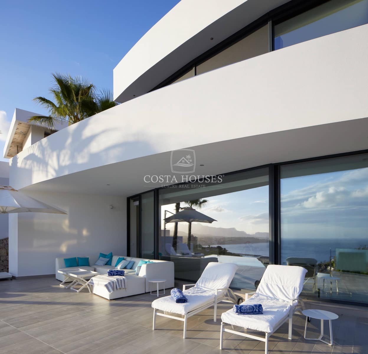 4 bedroom Villa for sale in Moraira with pool - € 3,750,000 (Ref: 8864069)