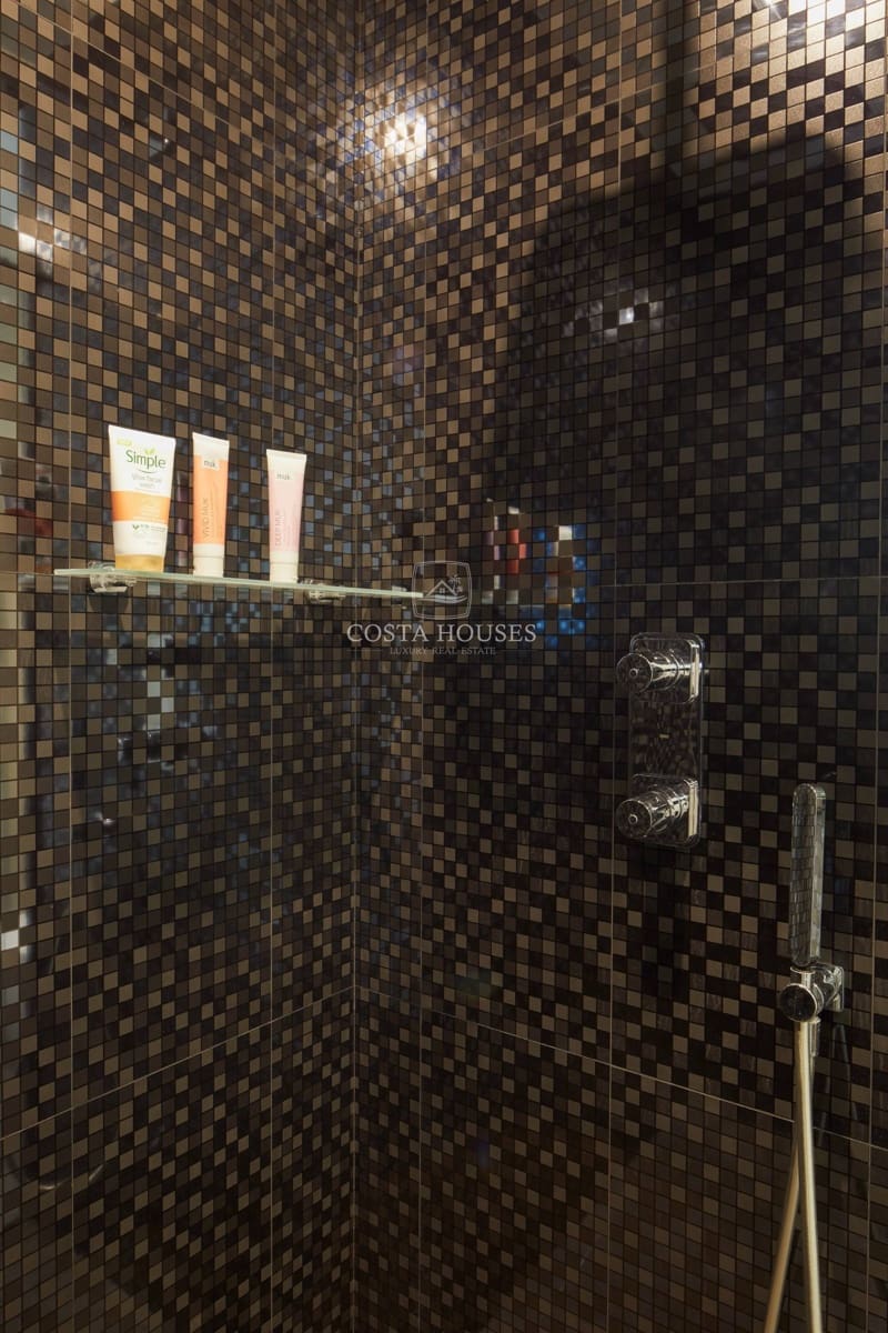 4 bedroom Villa for sale in Moraira with pool - € 3,750,000 (Ref: 8864069)