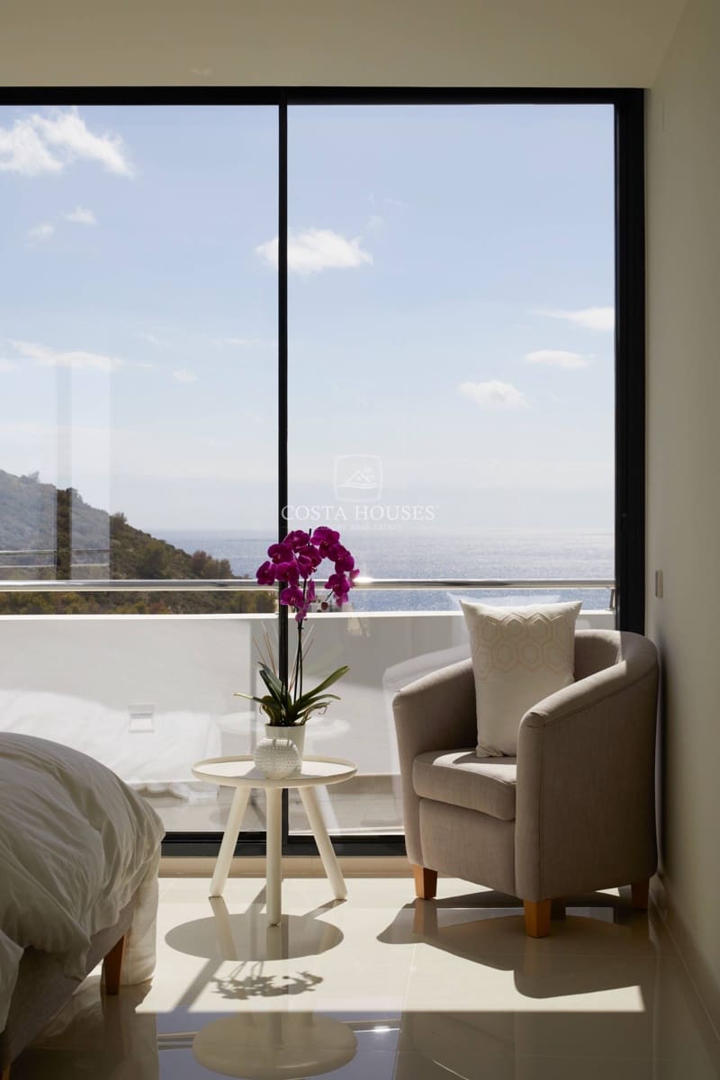 4 bedroom Villa for sale in Moraira with pool - € 3,750,000 (Ref: 8864069)