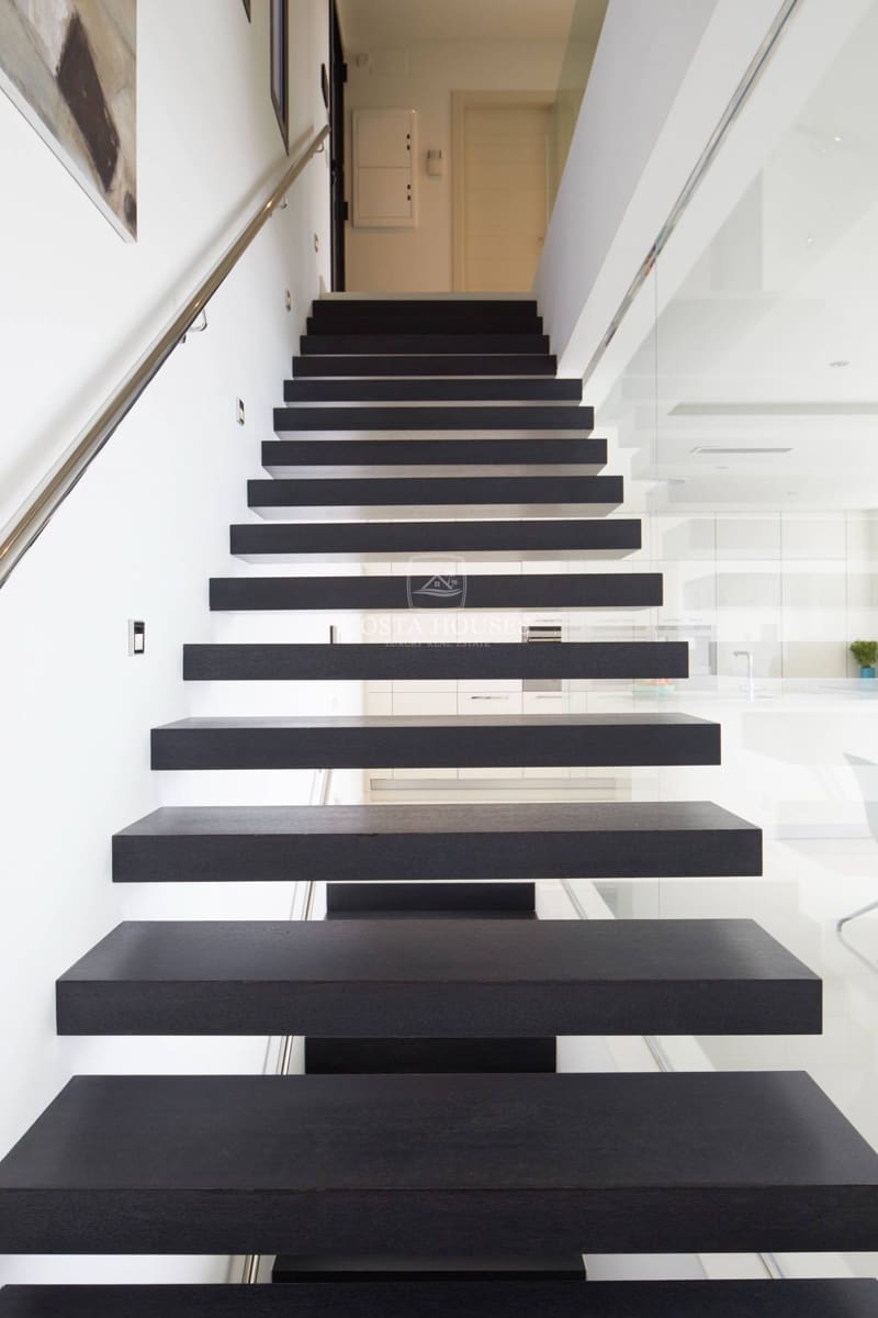 4 bedroom Villa for sale in Moraira with pool - € 3,750,000 (Ref: 8864069)