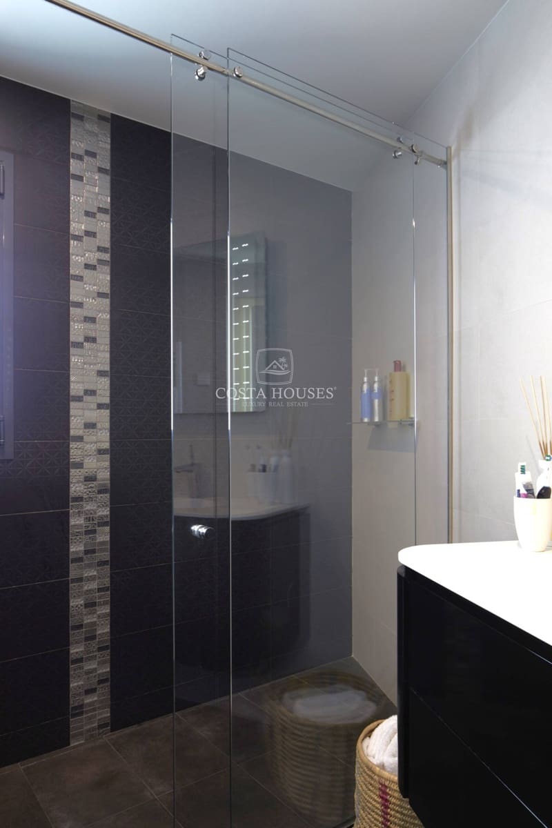 4 bedroom Villa for sale in Moraira with pool - € 3,750,000 (Ref: 8864069)