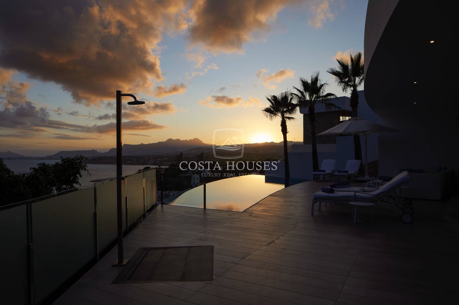 4 bedroom Villa for sale in Moraira with pool - € 3,750,000 (Ref: 8864069)