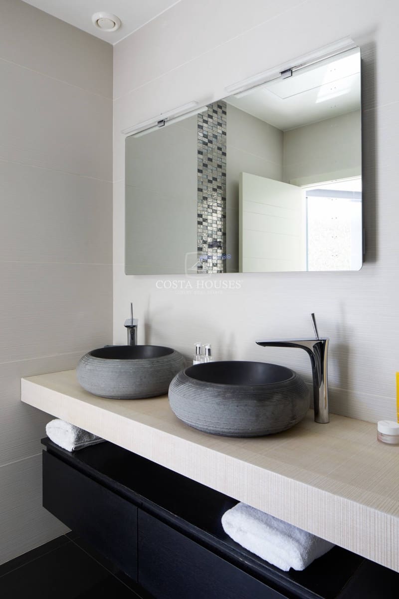 4 bedroom Villa for sale in Moraira with pool - € 3,750,000 (Ref: 8864069)