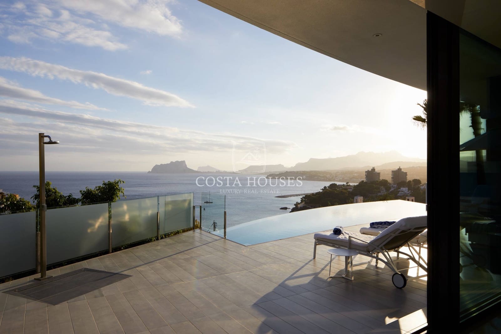 4 bedroom Villa for sale in Moraira with pool - € 3,750,000 (Ref: 8864069)