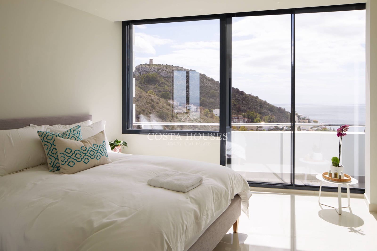 4 bedroom Villa for sale in Moraira with pool - € 3,750,000 (Ref: 8864069)