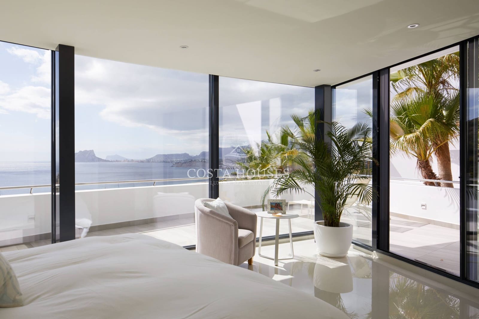 4 bedroom Villa for sale in Moraira with pool - € 3,750,000 (Ref: 8864069)