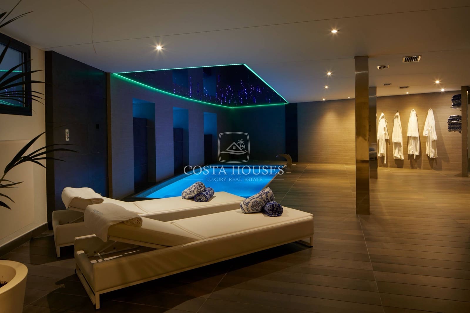 4 bedroom Villa for sale in Moraira with pool - € 3,750,000 (Ref: 8864069)