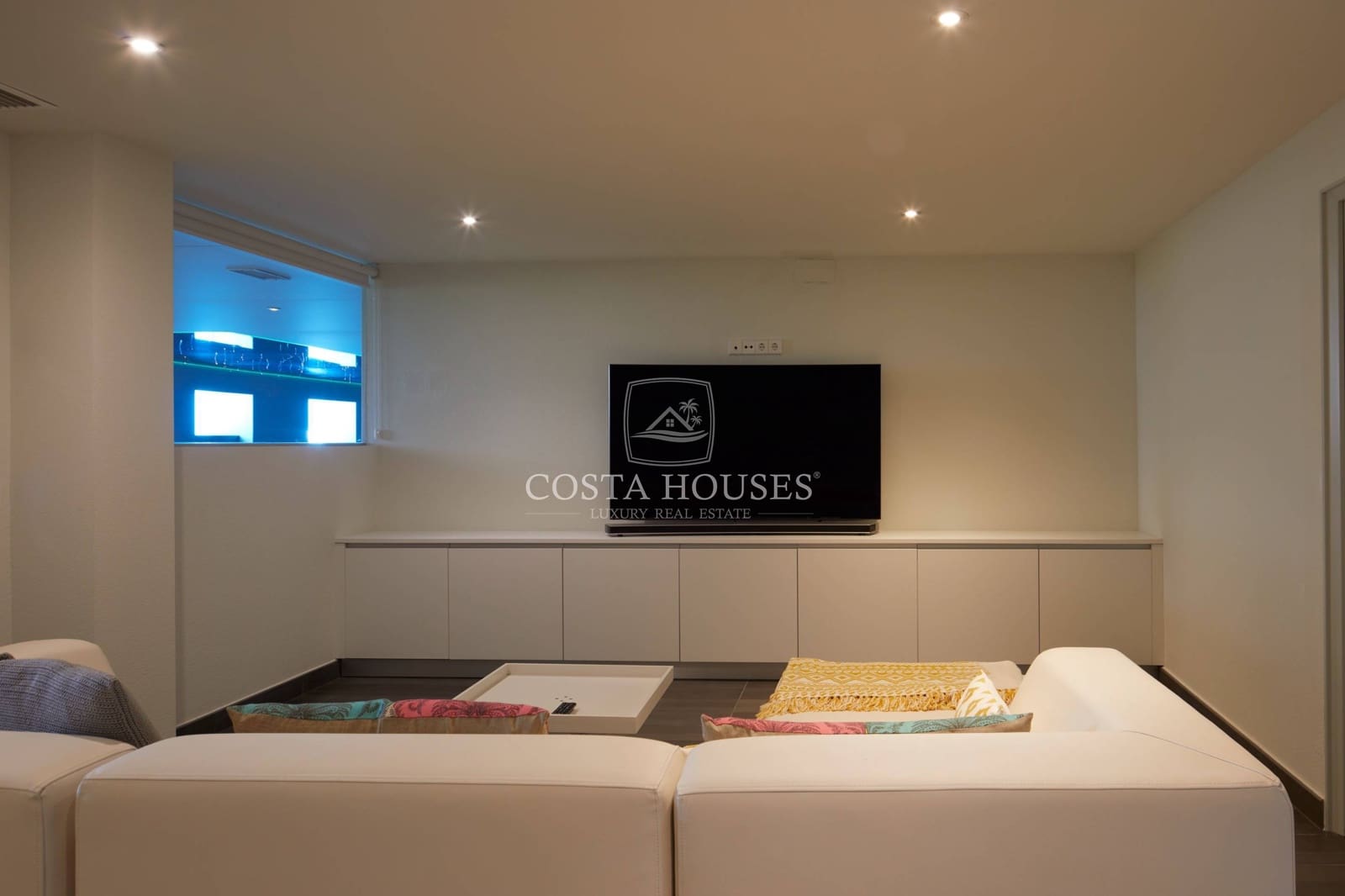 4 bedroom Villa for sale in Moraira with pool - € 3,750,000 (Ref: 8864069)