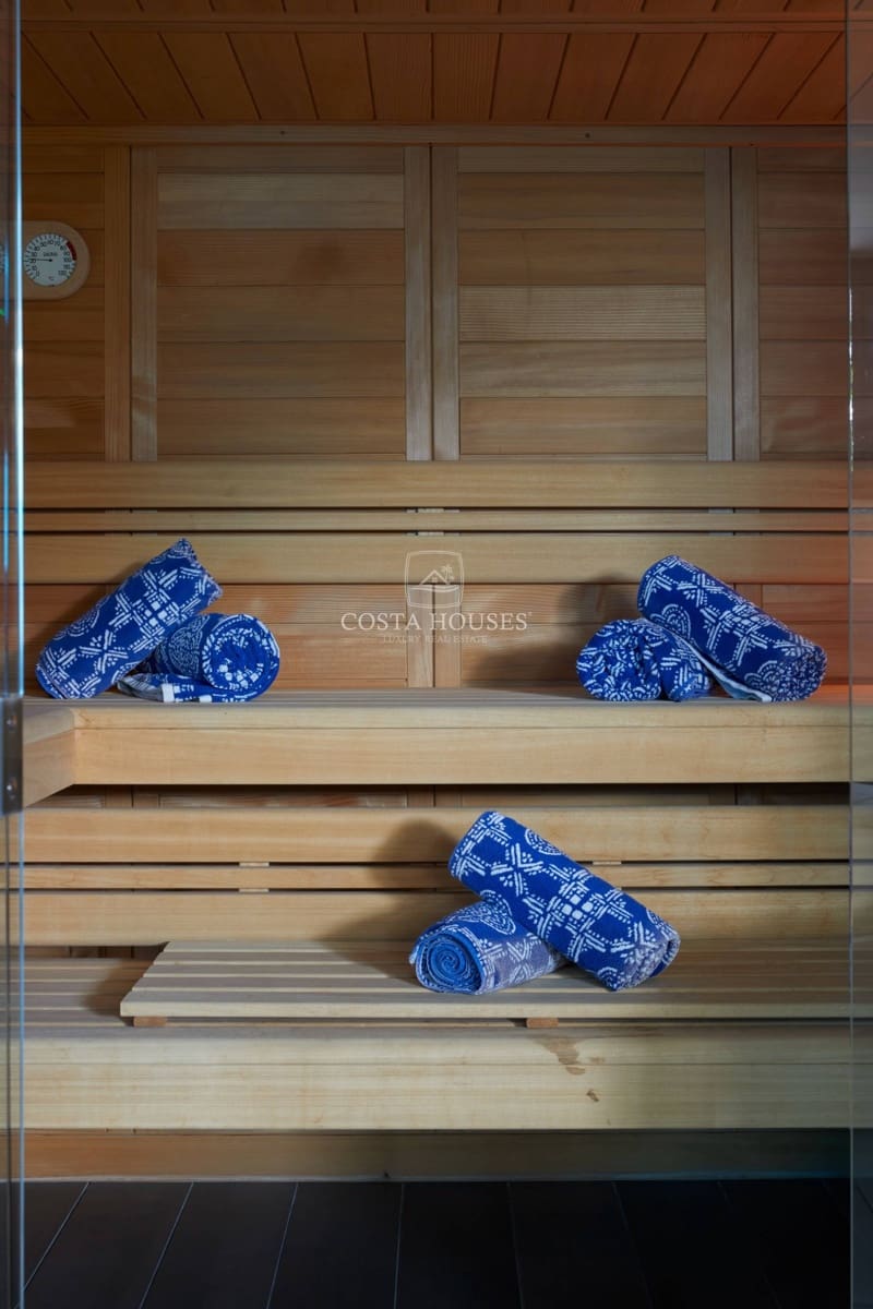 4 bedroom Villa for sale in Moraira with pool - € 3,750,000 (Ref: 8864069)