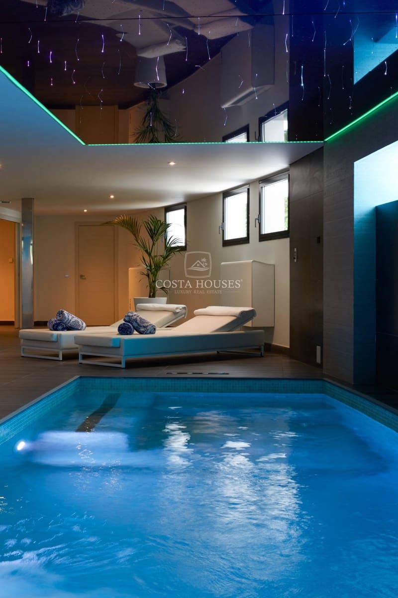 4 bedroom Villa for sale in Moraira with pool - € 3,750,000 (Ref: 8864069)