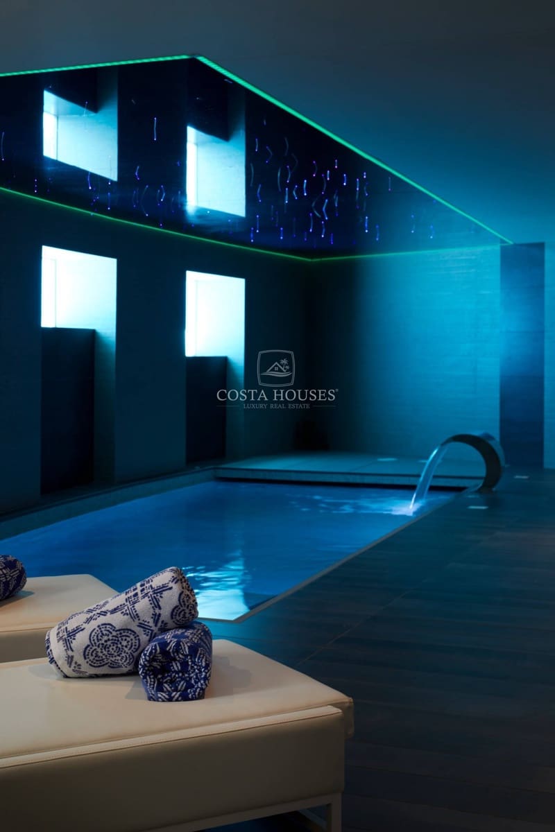 4 bedroom Villa for sale in Moraira with pool - € 3,750,000 (Ref: 8864069)