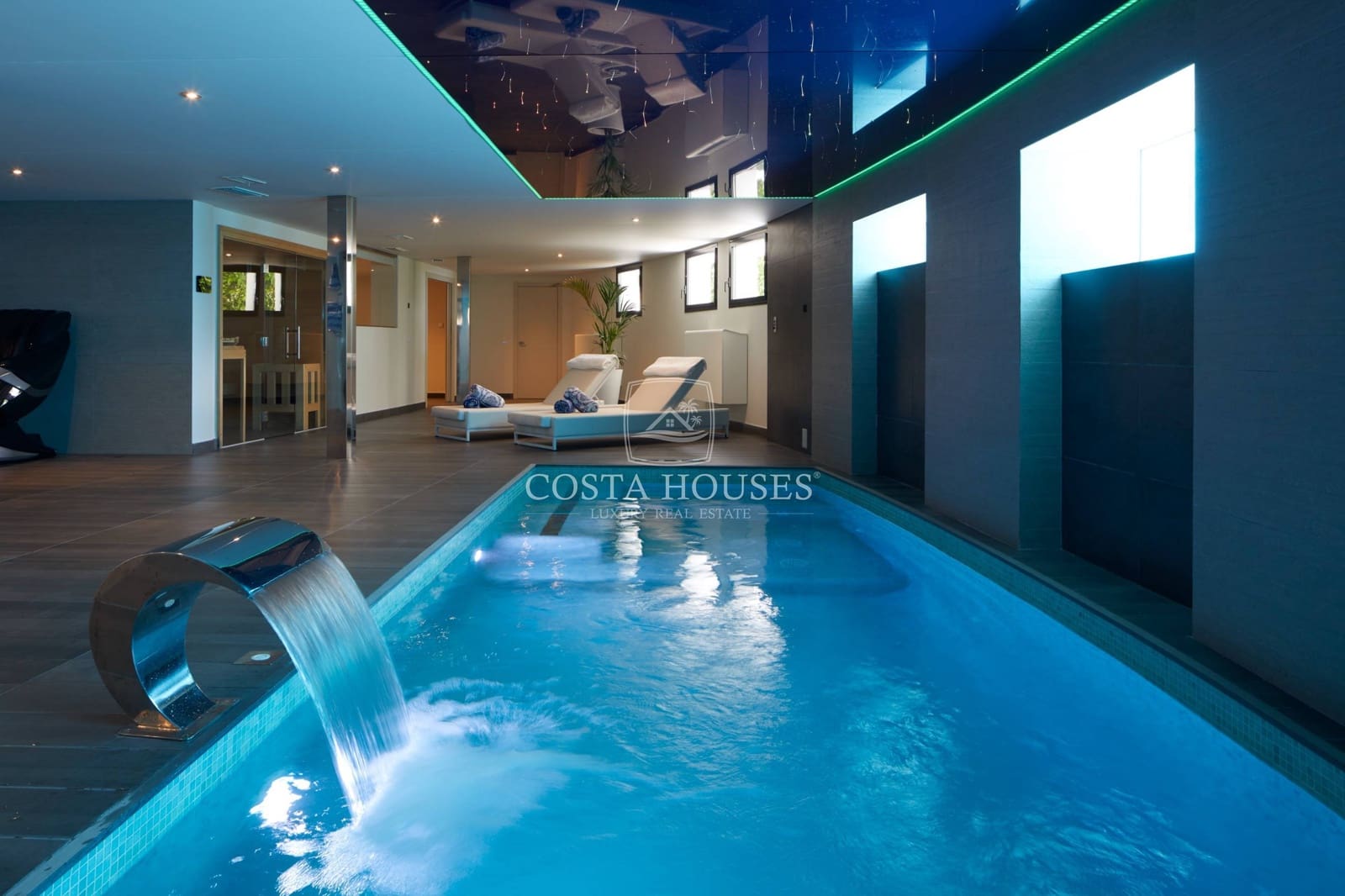 4 bedroom Villa for sale in Moraira with pool - € 3,750,000 (Ref: 8864069)