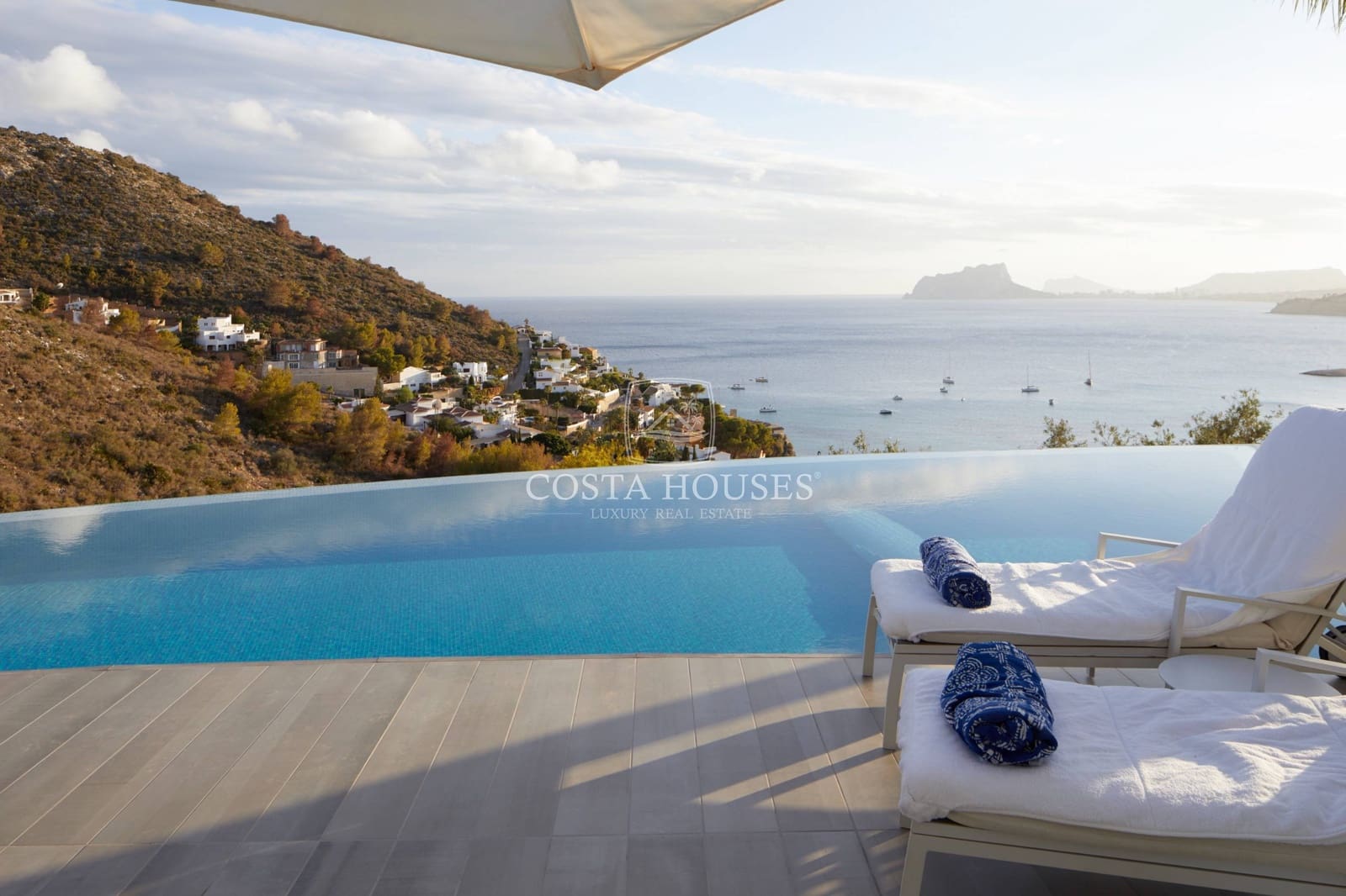 4 bedroom Villa for sale in Moraira with pool - € 3,750,000 (Ref: 8864069)