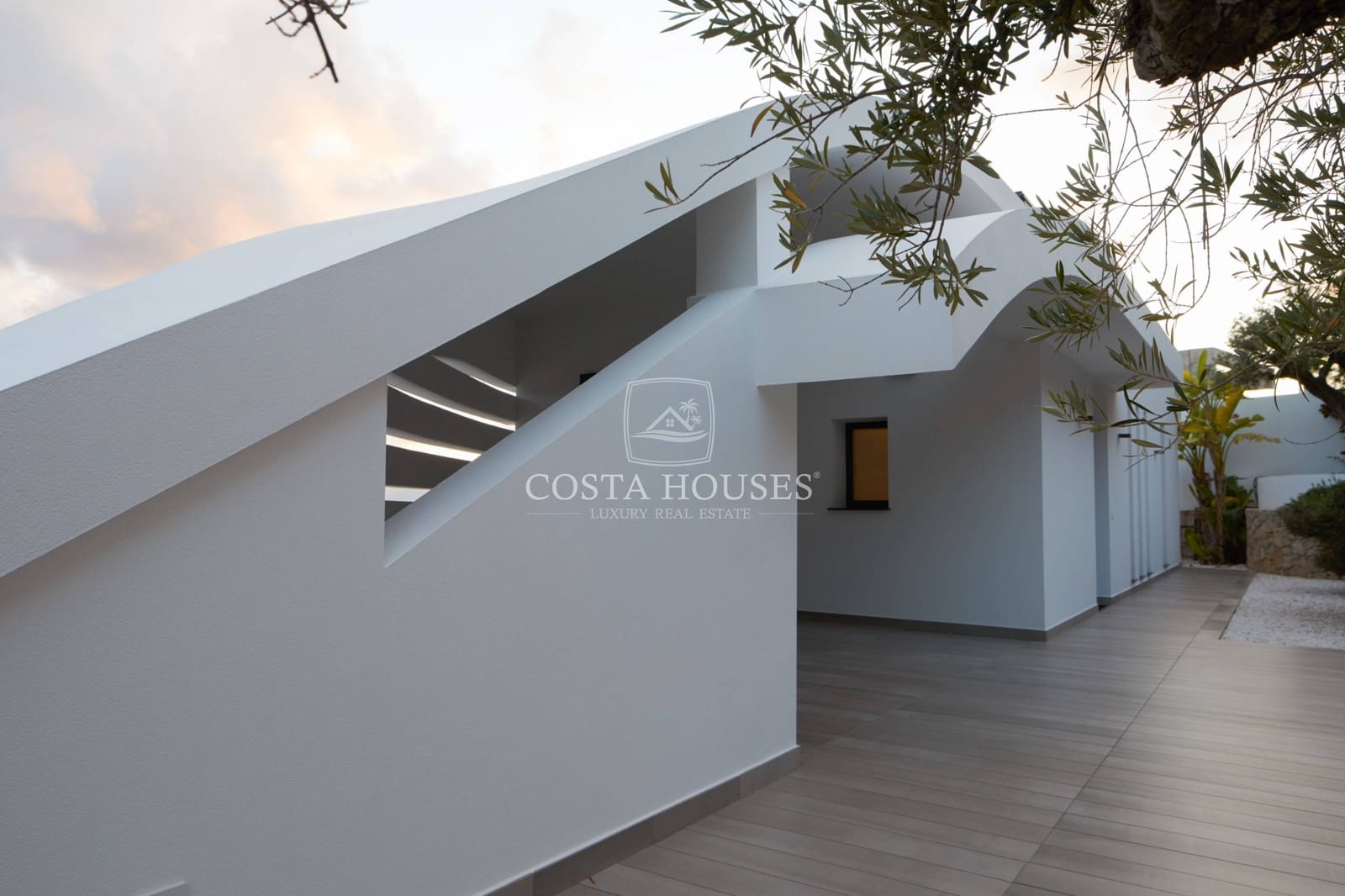 4 bedroom Villa for sale in Moraira with pool - € 3,750,000 (Ref: 8864069)