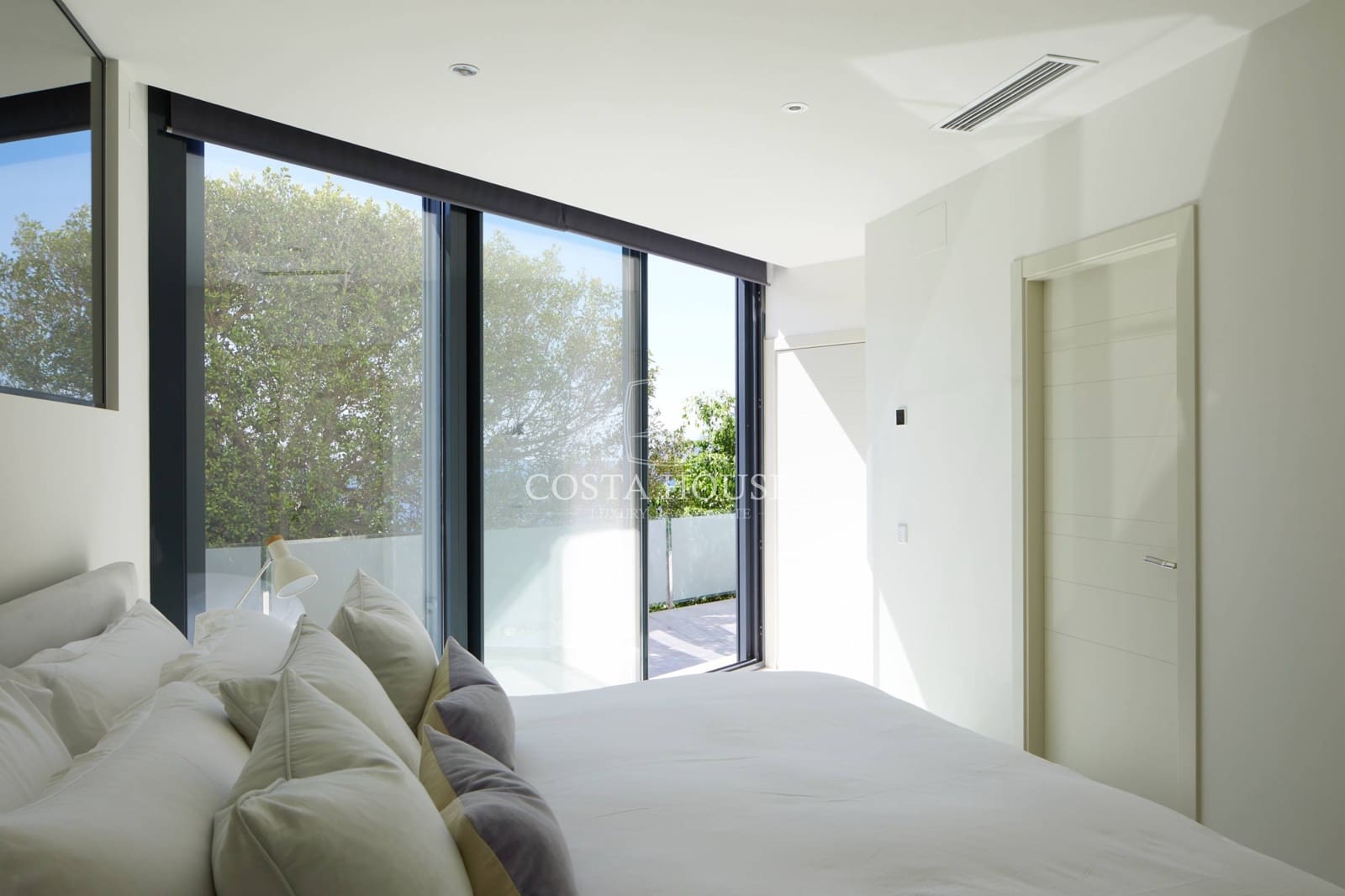 4 bedroom Villa for sale in Moraira with pool - € 3,750,000 (Ref: 8864069)