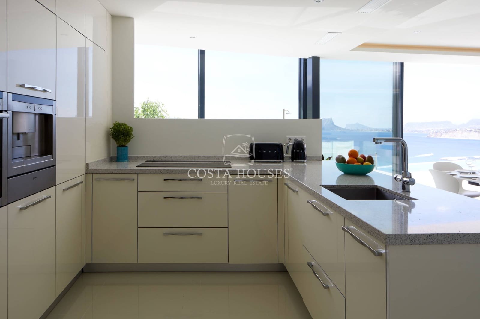 4 bedroom Villa for sale in Moraira with pool - € 3,750,000 (Ref: 8864069)