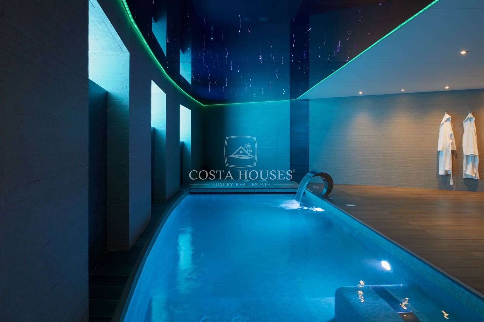 4 bedroom Villa for sale in Moraira with pool - € 3,750,000 (Ref: 8864069)