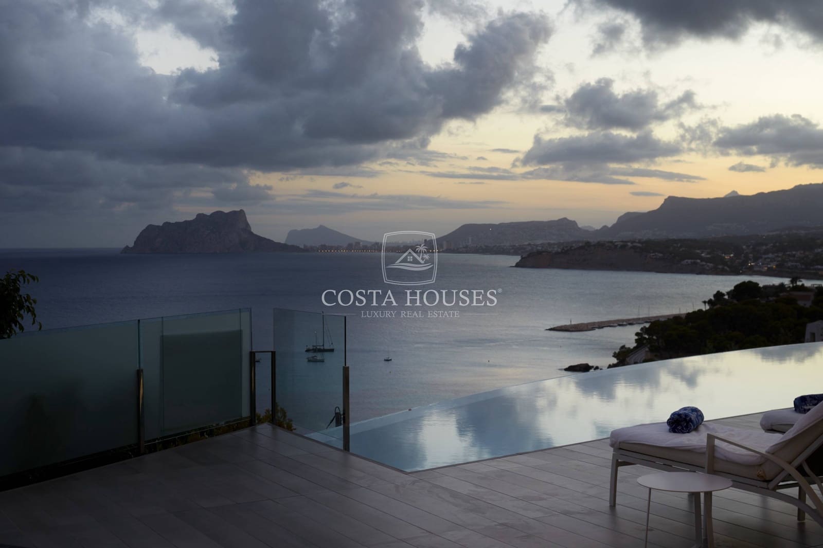 4 bedroom Villa for sale in Moraira with pool - € 3,750,000 (Ref: 8864069)