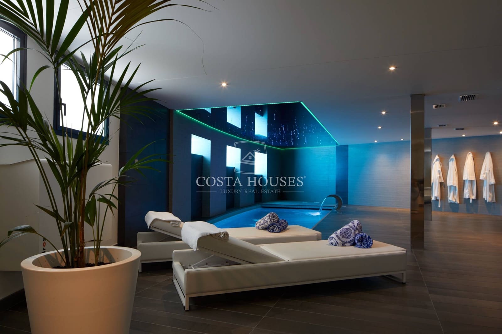 4 bedroom Villa for sale in Moraira with pool - € 3,750,000 (Ref: 8864069)