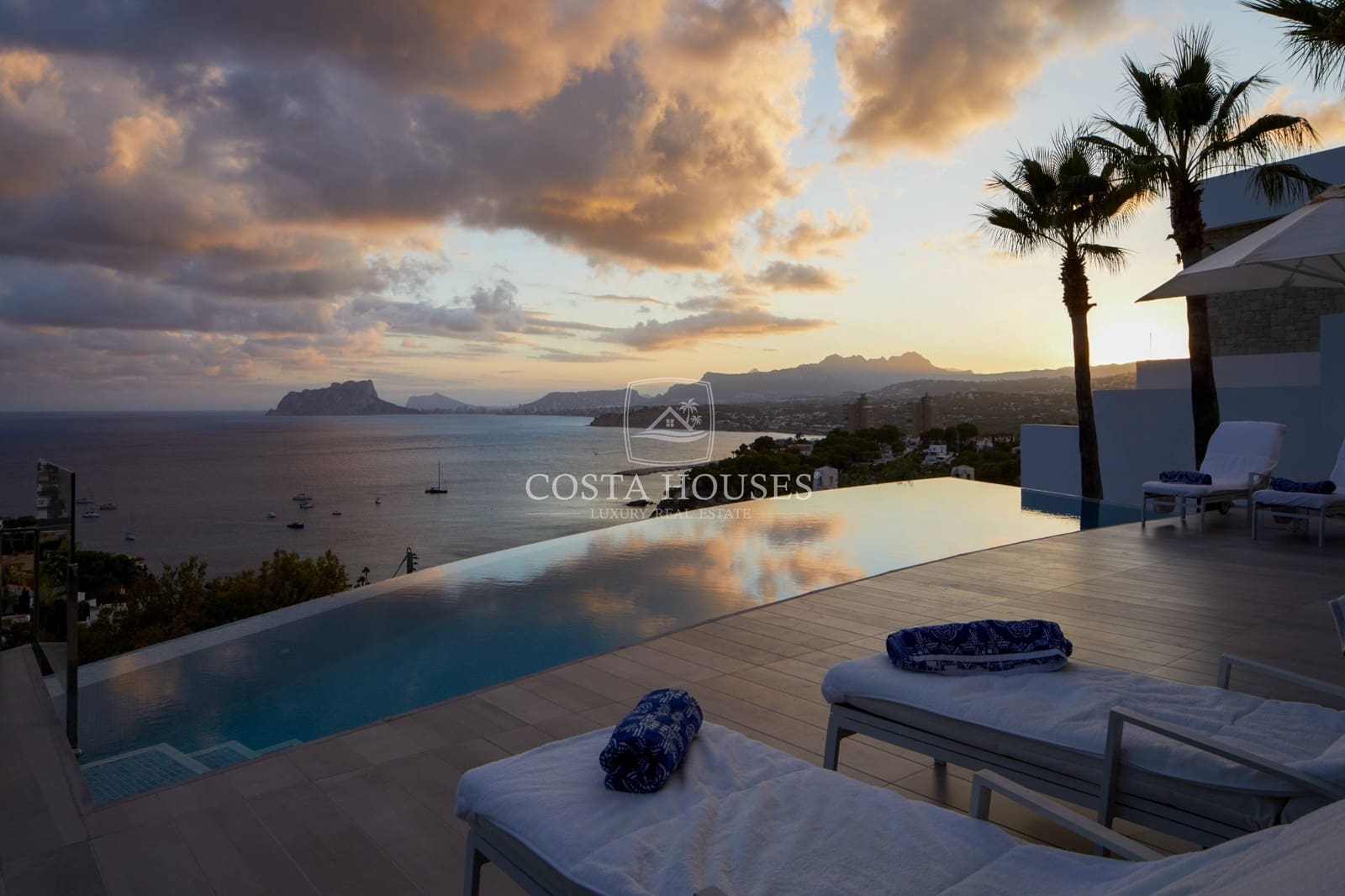 4 bedroom Villa for sale in Moraira with pool - € 3,750,000 (Ref: 8864069)
