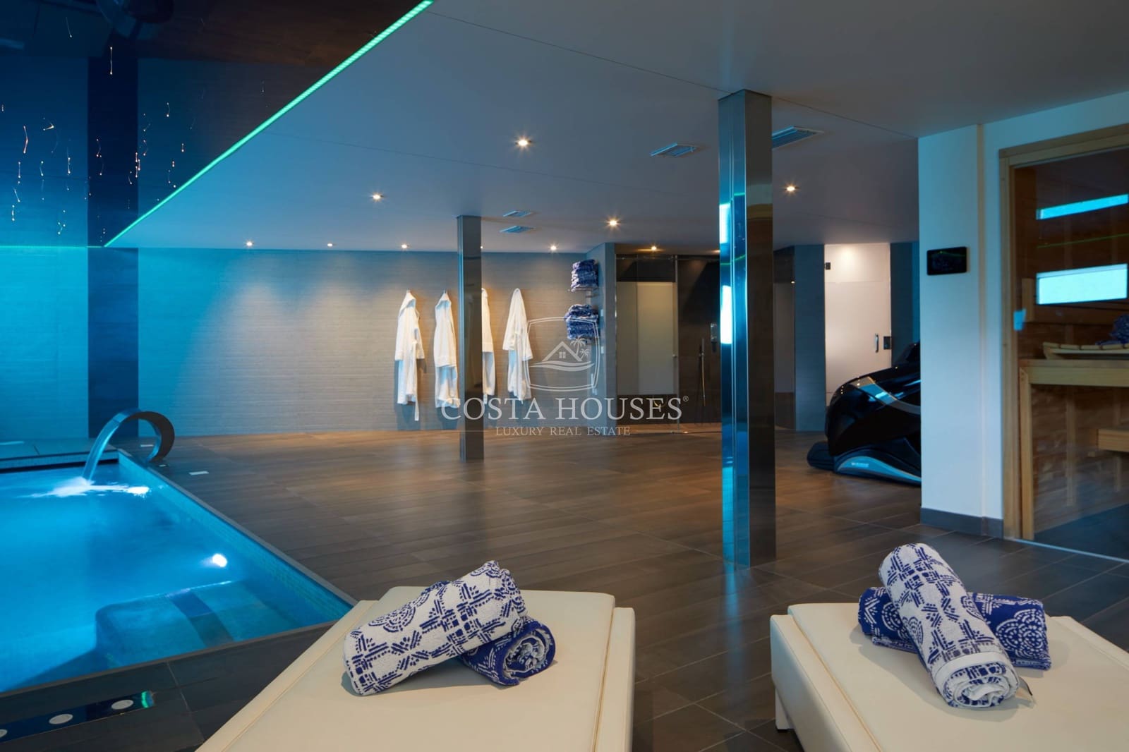 4 bedroom Villa for sale in Moraira with pool - € 3,750,000 (Ref: 8864069)