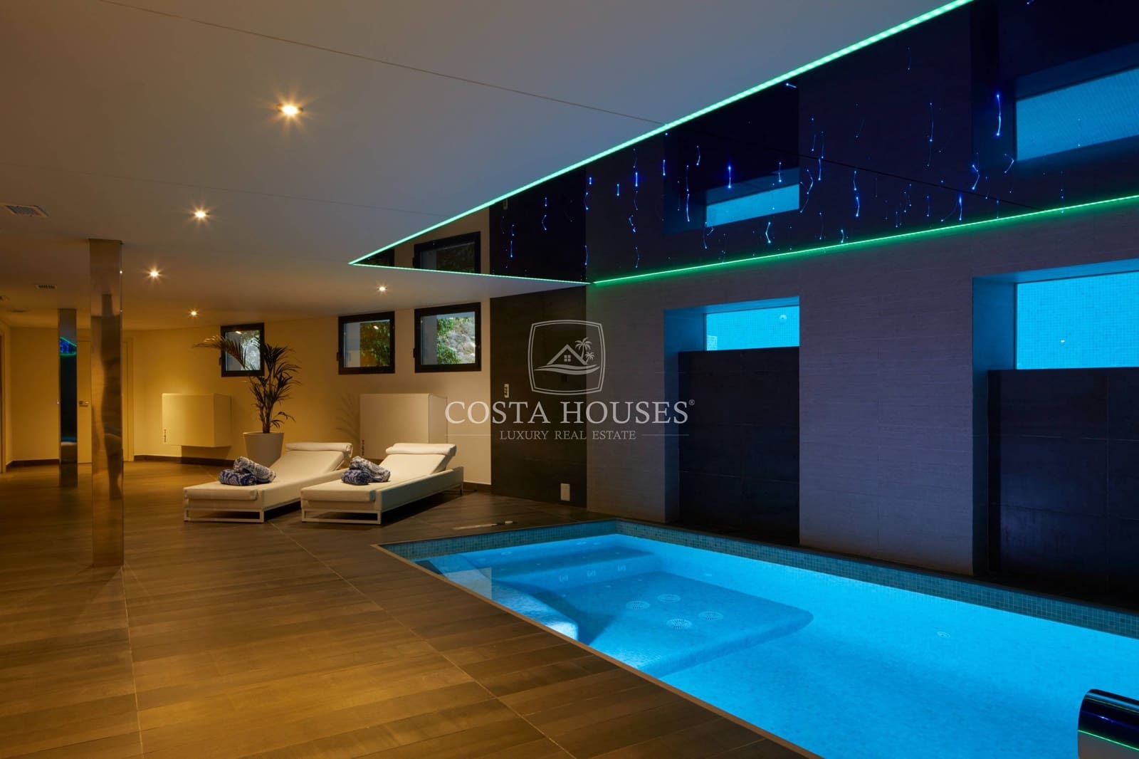 4 bedroom Villa for sale in Moraira with pool - € 3,750,000 (Ref: 8864069)