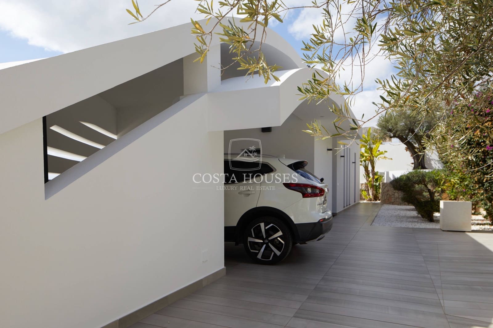 4 bedroom Villa for sale in Moraira with pool - € 3,750,000 (Ref: 8864069)