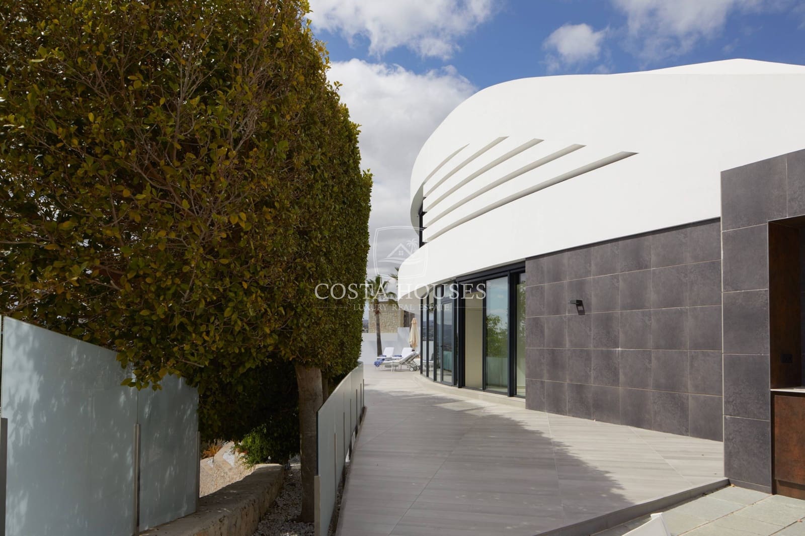 4 bedroom Villa for sale in Moraira with pool - € 3,750,000 (Ref: 8864069)