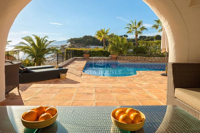 5 bedroom Villa for sale in Moraira, Teulada-Moraira with pool - € 3,995,000 (Ref: 8864077)