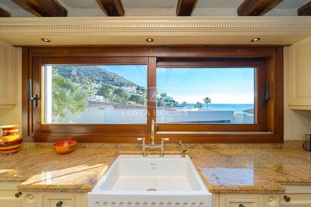 5 bedroom Villa for sale in Moraira, Teulada-Moraira with pool - € 3,995,000 (Ref: 8864077)