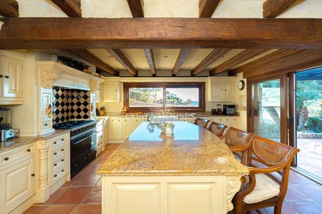 5 bedroom Villa for sale in Moraira, Teulada-Moraira with pool - € 3,995,000 (Ref: 8864077)