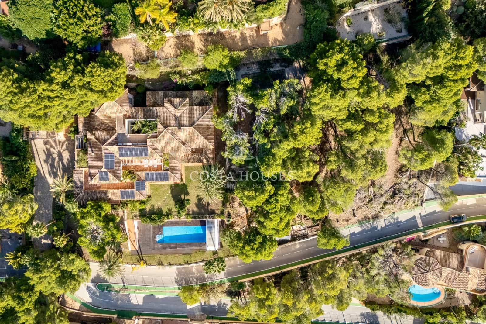 9 bedroom Villa for sale in Altea with pool garage - € 4,725,000 (Ref: 8864091)