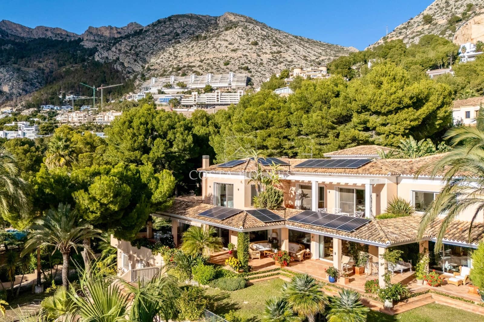 9 bedroom Villa for sale in Altea with pool garage - € 4,725,000 (Ref: 8864091)