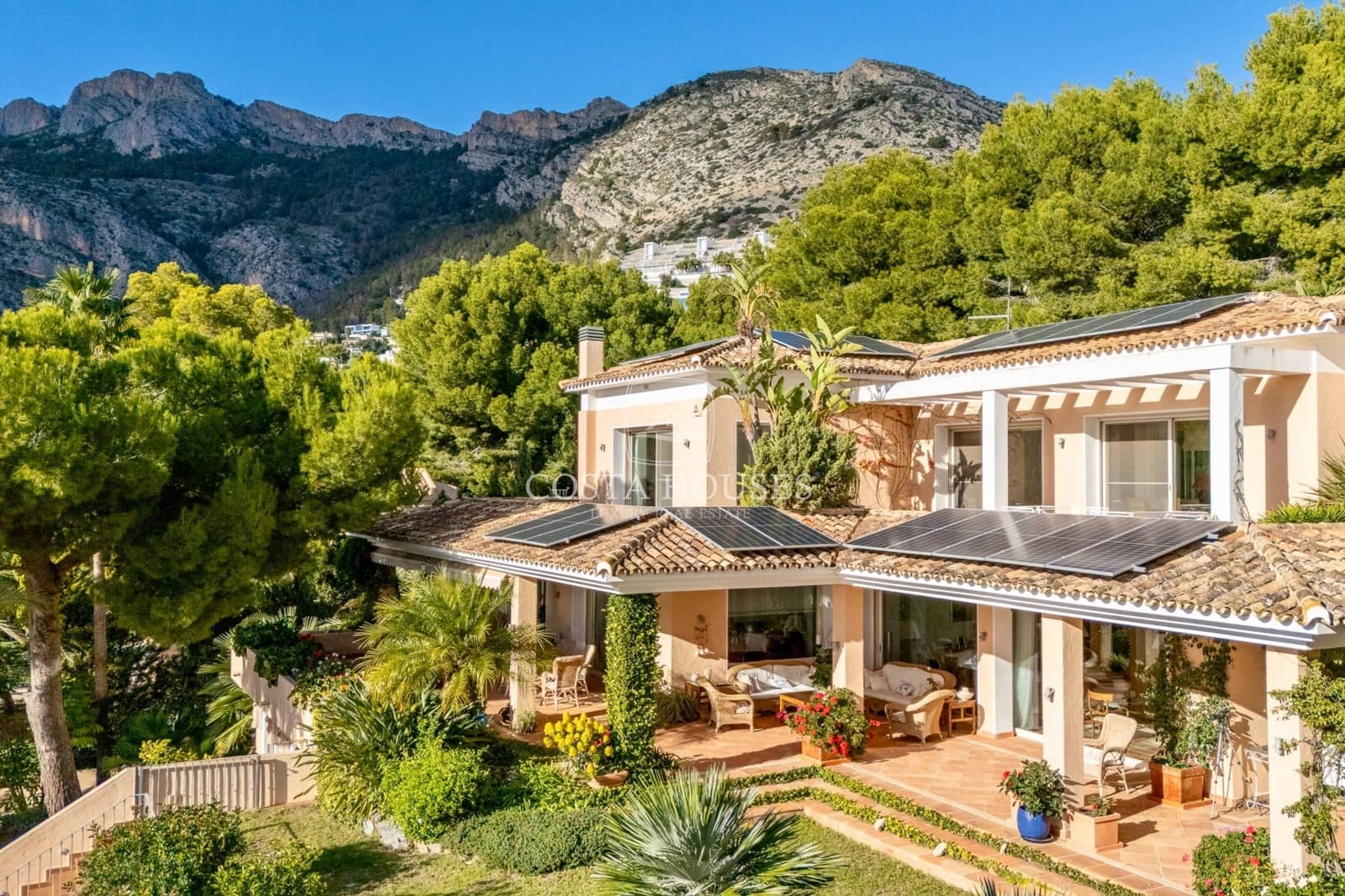 9 bedroom Villa for sale in Altea with pool garage - € 4,725,000 (Ref: 8864091)