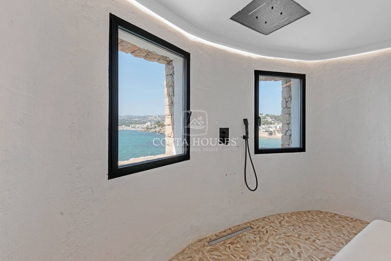 5 bedroom Villa for sale in Moraira with pool - € 5,400,000 (Ref: 8864095)