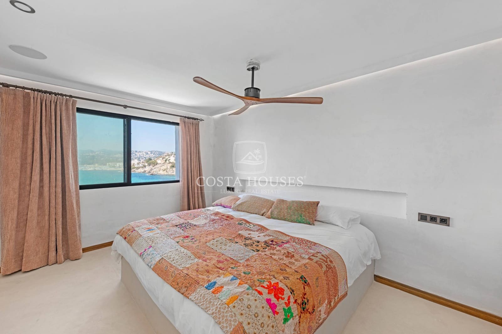 5 bedroom Villa for sale in Moraira with pool - € 5,400,000 (Ref: 8864095)