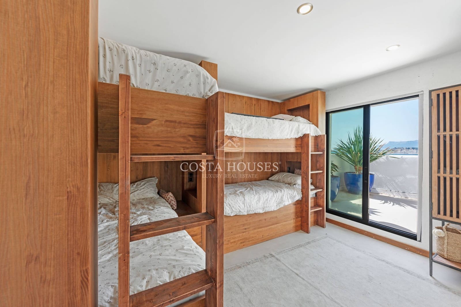 5 bedroom Villa for sale in Moraira with pool - € 5,400,000 (Ref: 8864095)