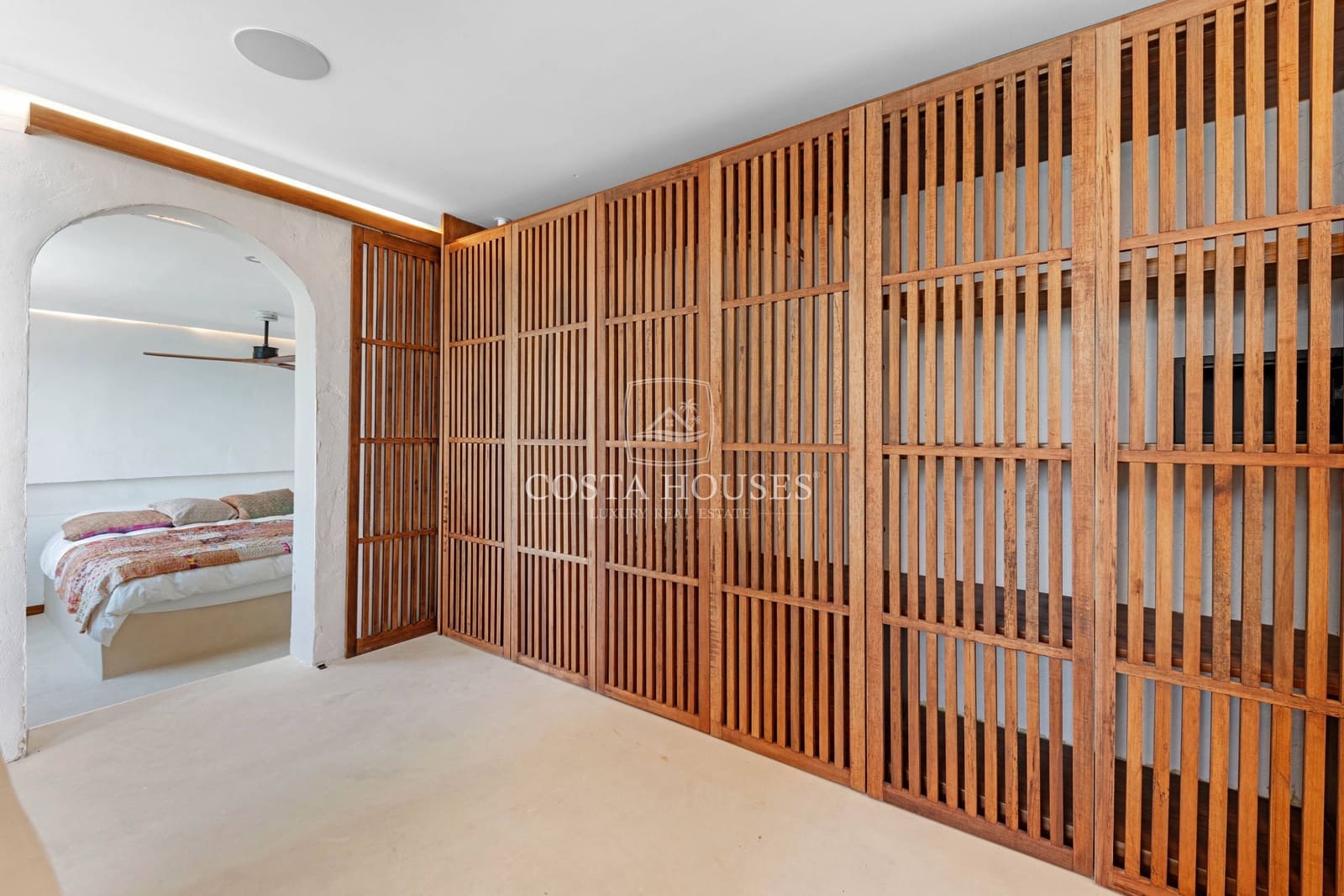 5 bedroom Villa for sale in Moraira with pool - € 5,400,000 (Ref: 8864095)