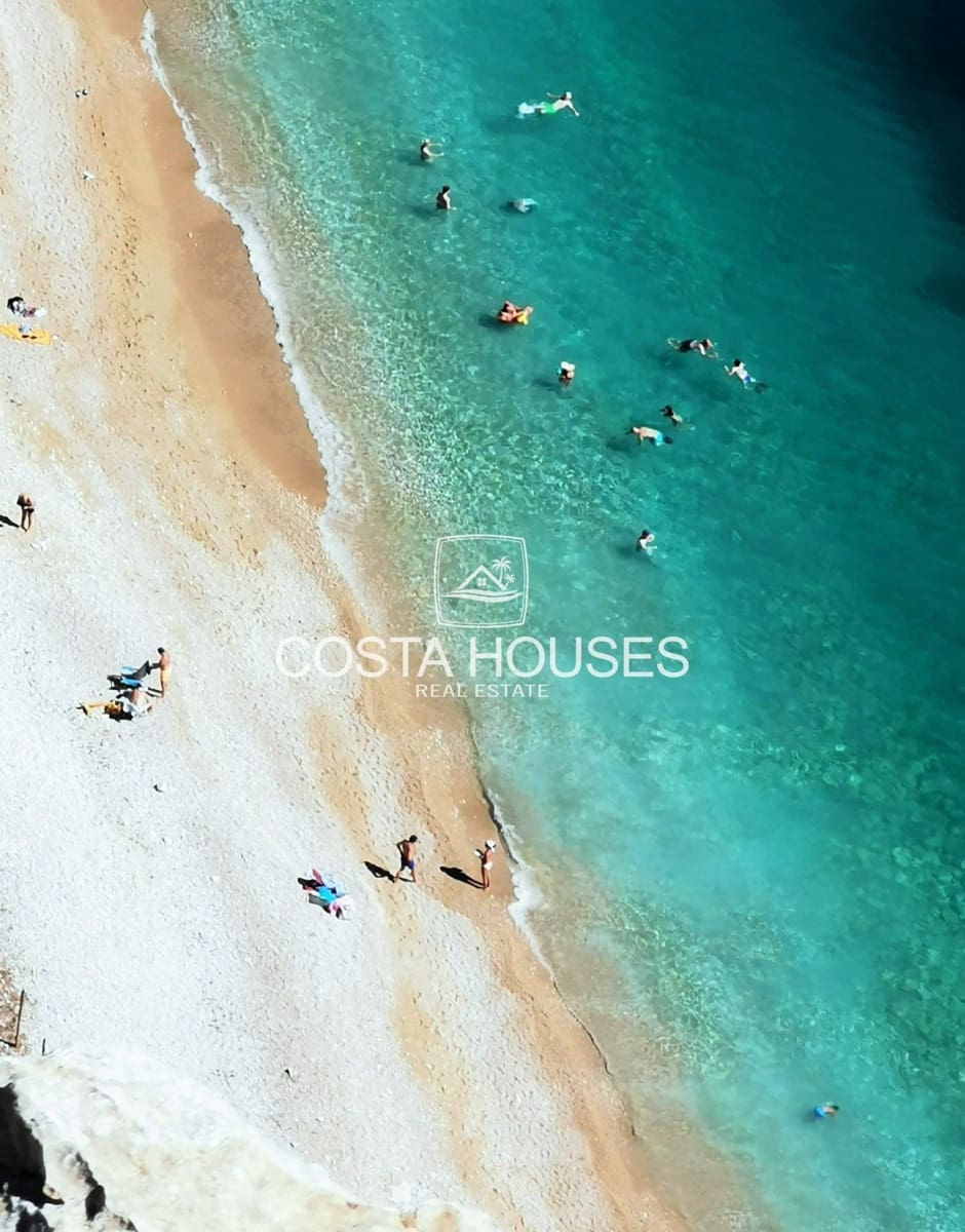 6 makuuhuone Huvila myytävänä paikassa Cumbre del Sol mukana uima-altaan 
autotalli - 5 200 000 € (Ref: 8864097)