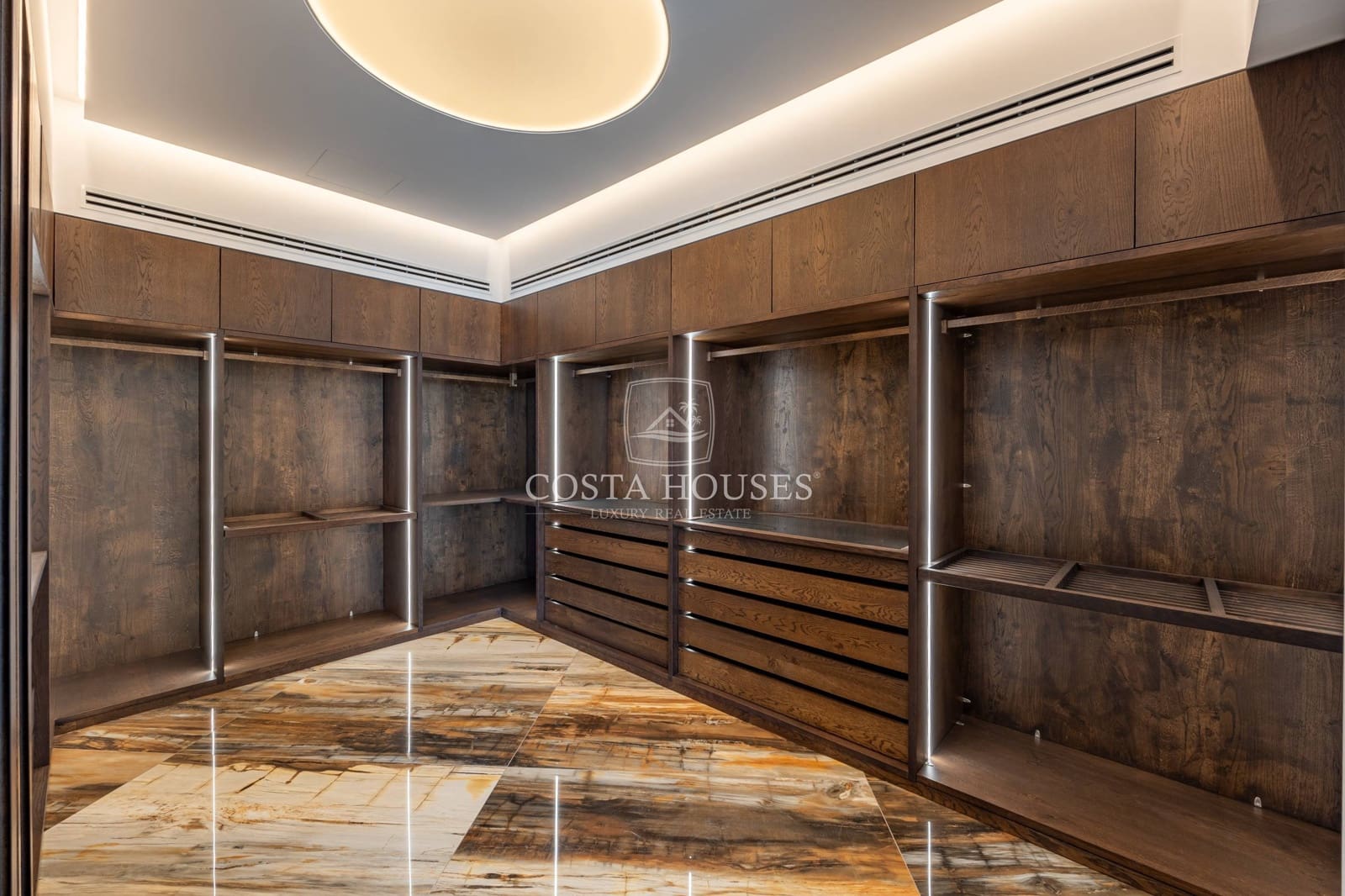 5 bedroom Villa for sale in Altea with pool garage - € 5,200,000 (Ref: 8864100)