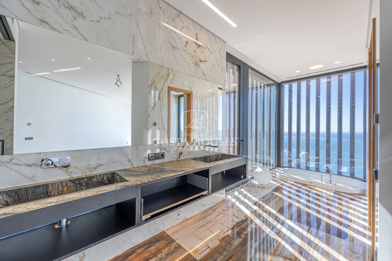 5 bedroom Villa for sale in Altea with pool garage - € 5,200,000 (Ref: 8864100)