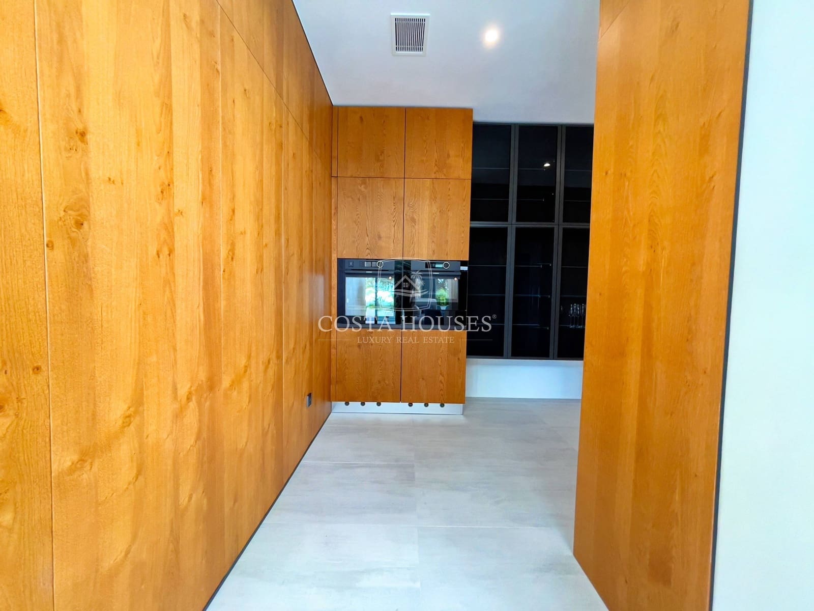 5 bedroom Villa for sale in Altea with pool garage - € 4,700,000 (Ref: 8864102)