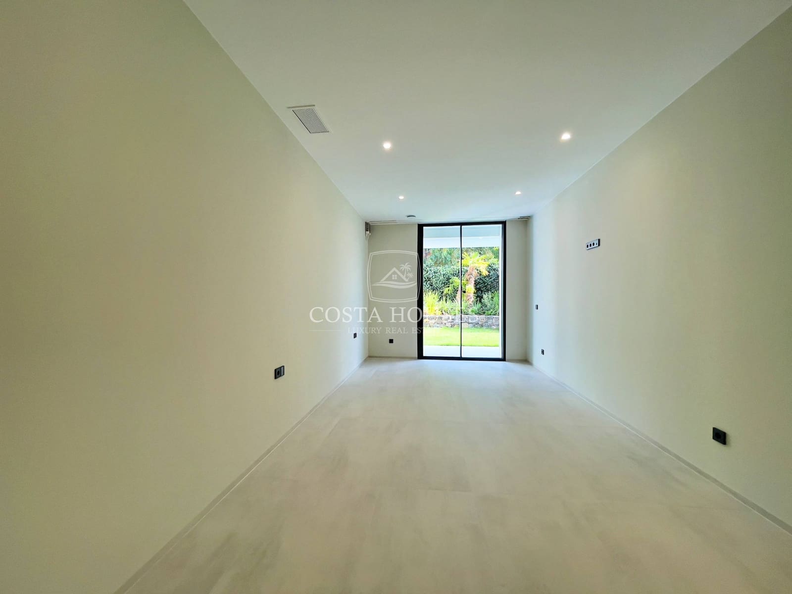 5 bedroom Villa for sale in Altea with pool garage - € 4,700,000 (Ref: 8864102)