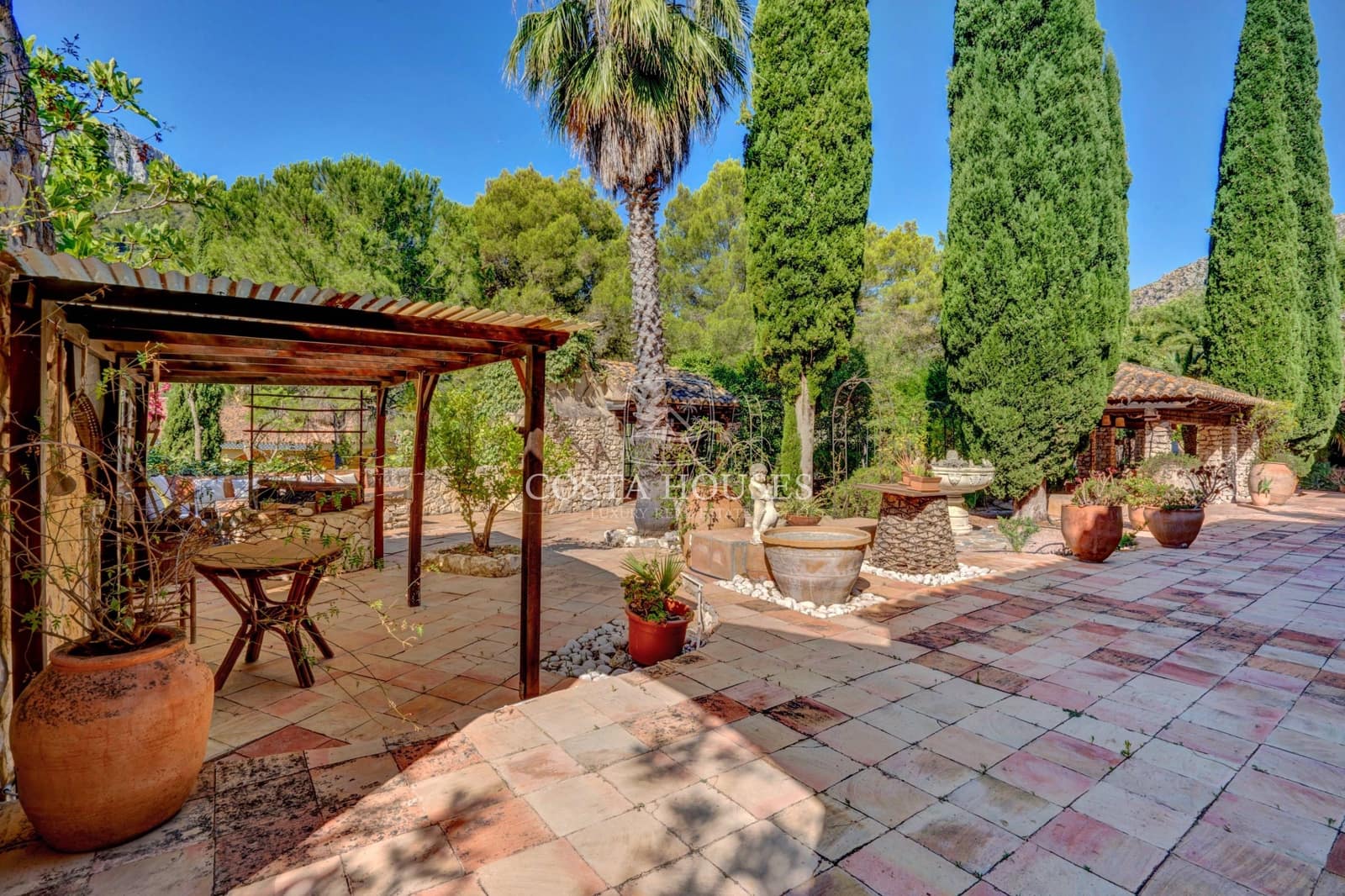 12 Zimmer Hotel zu verkaufen in Tarbena mit Pool Garage - 3.995.000 € (Ref: 8864103)
