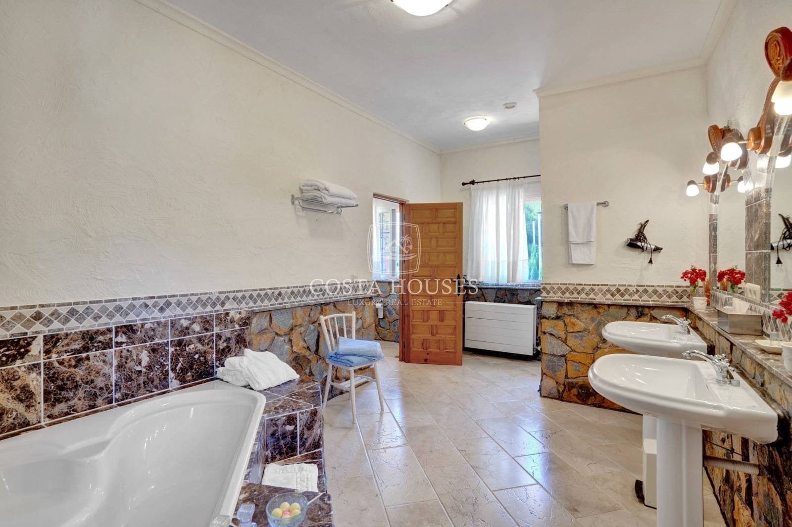 12 Zimmer Hotel zu verkaufen in Tarbena mit Pool Garage - 3.995.000 € (Ref: 8864103)